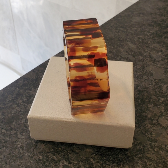 St John Anniversary Tortise Cuff - Picture 3 of 3